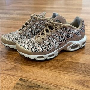 Nike Beige and Cream Patterned Air Max Sneakers size 8